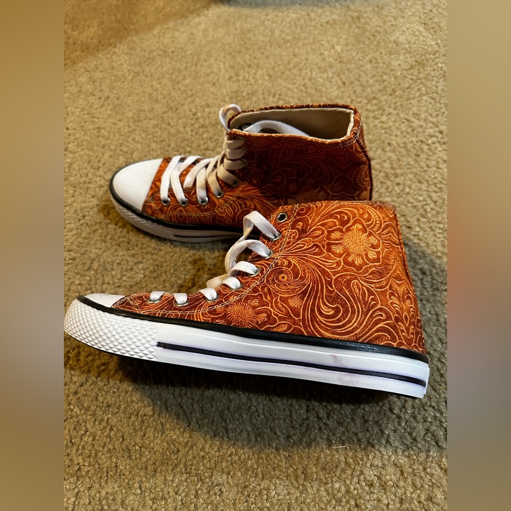 New tooled high top sneakers